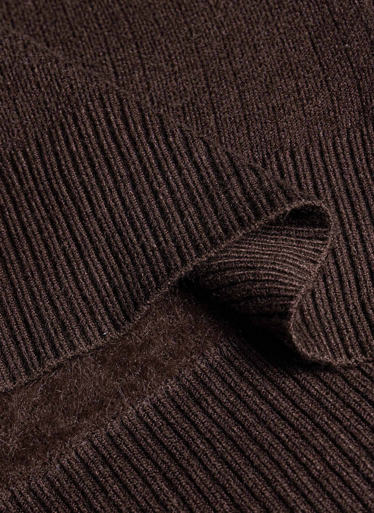 FINE KNIT TURTLENECK SWEATER