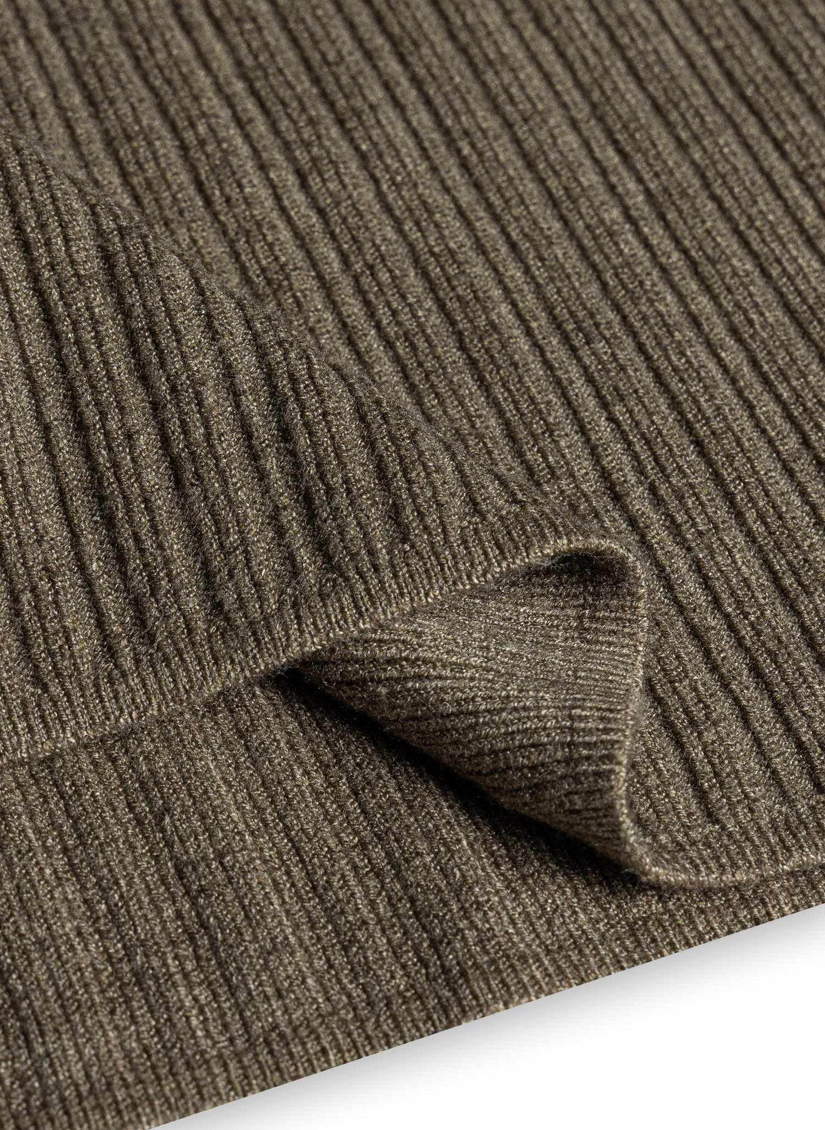 RIBBED MOCK NECK SWEATER