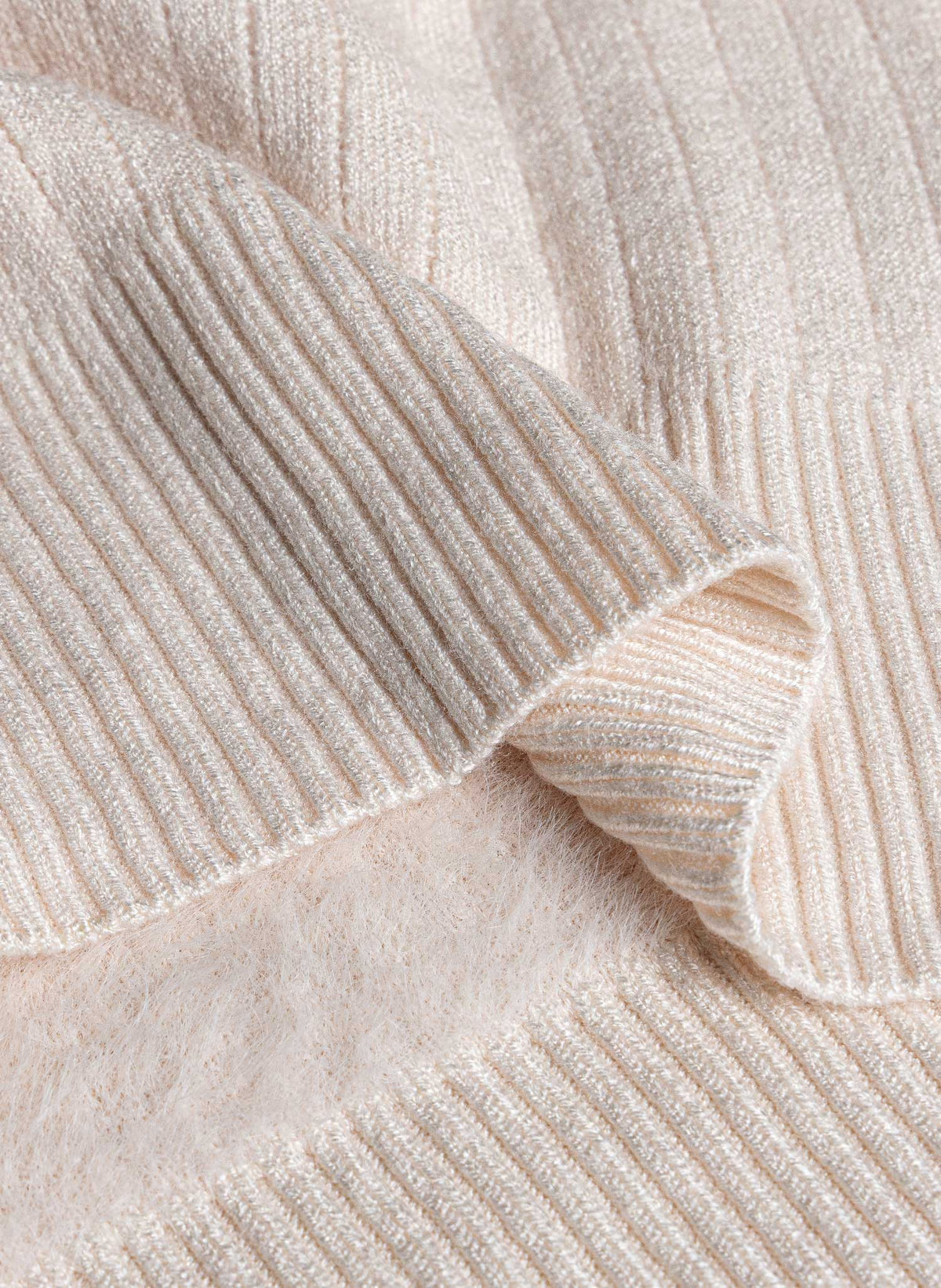 FINE KNIT TURTLENECK SWEATER