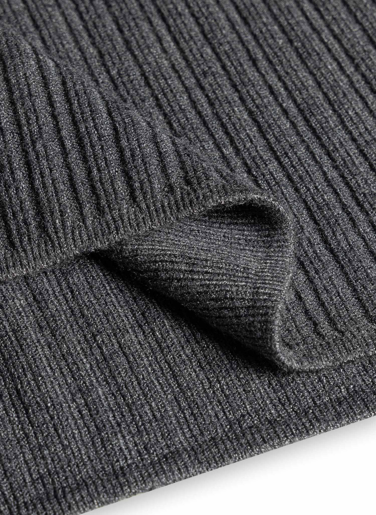RIBBED MOCK NECK SWEATER