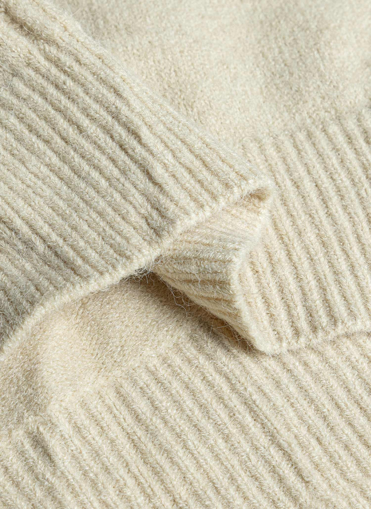 RIBBED CABLE ZIP CARDIGAN