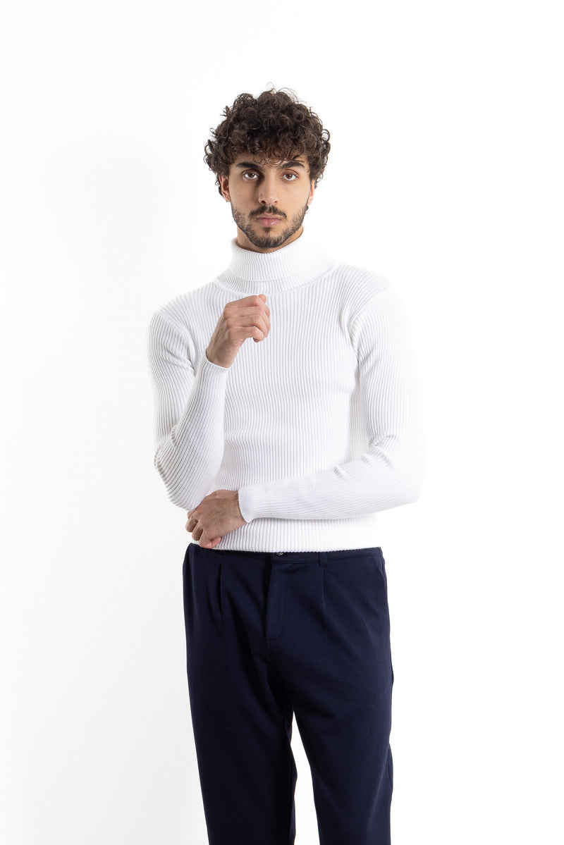 RIBBED TURTLE NECK SWEATER