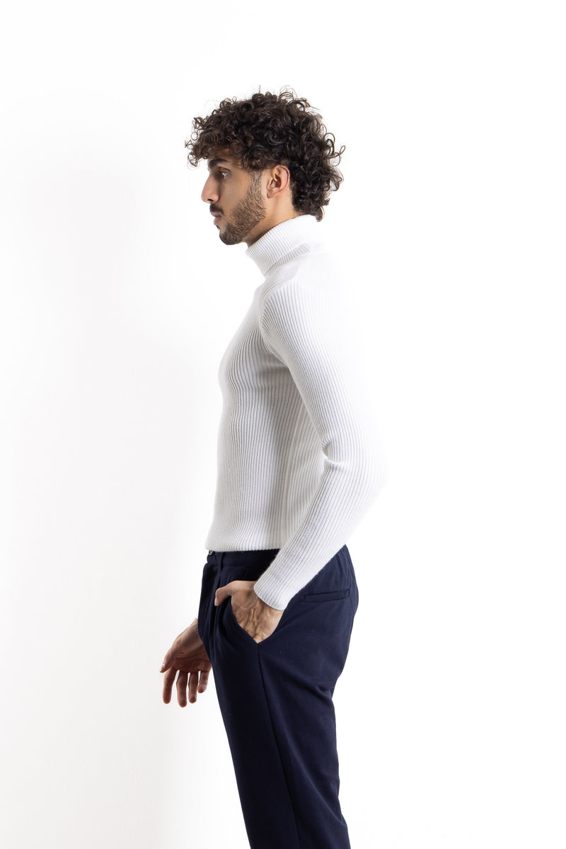 RIBBED TURTLE NECK SWEATER