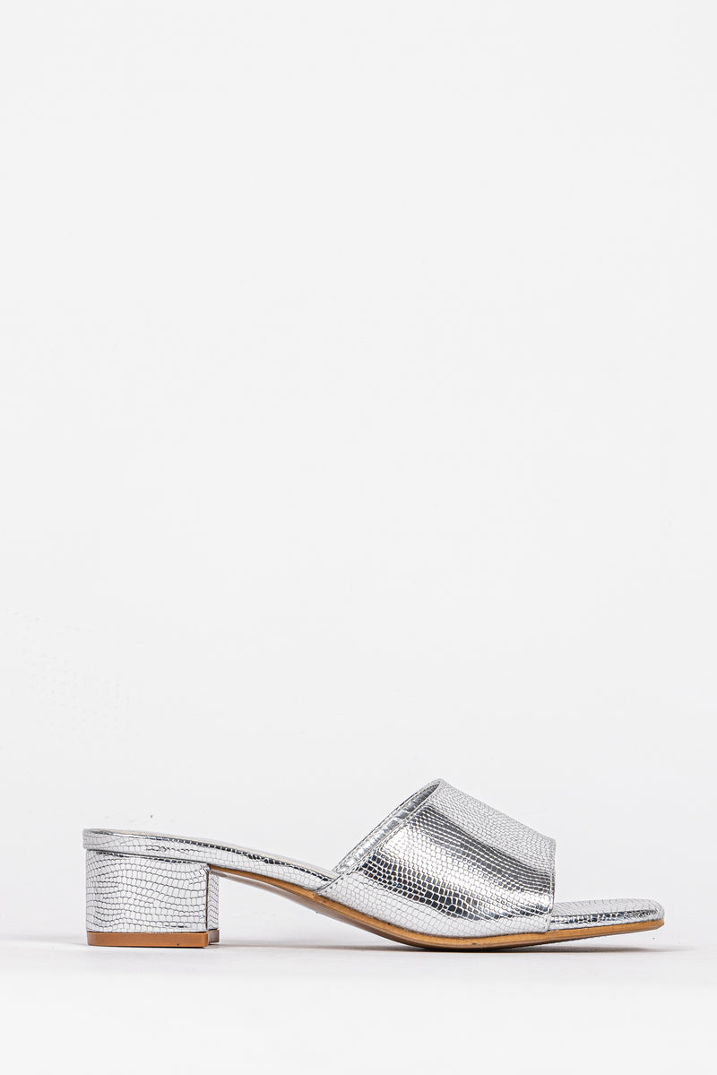 SHINY HEELED SANDALS