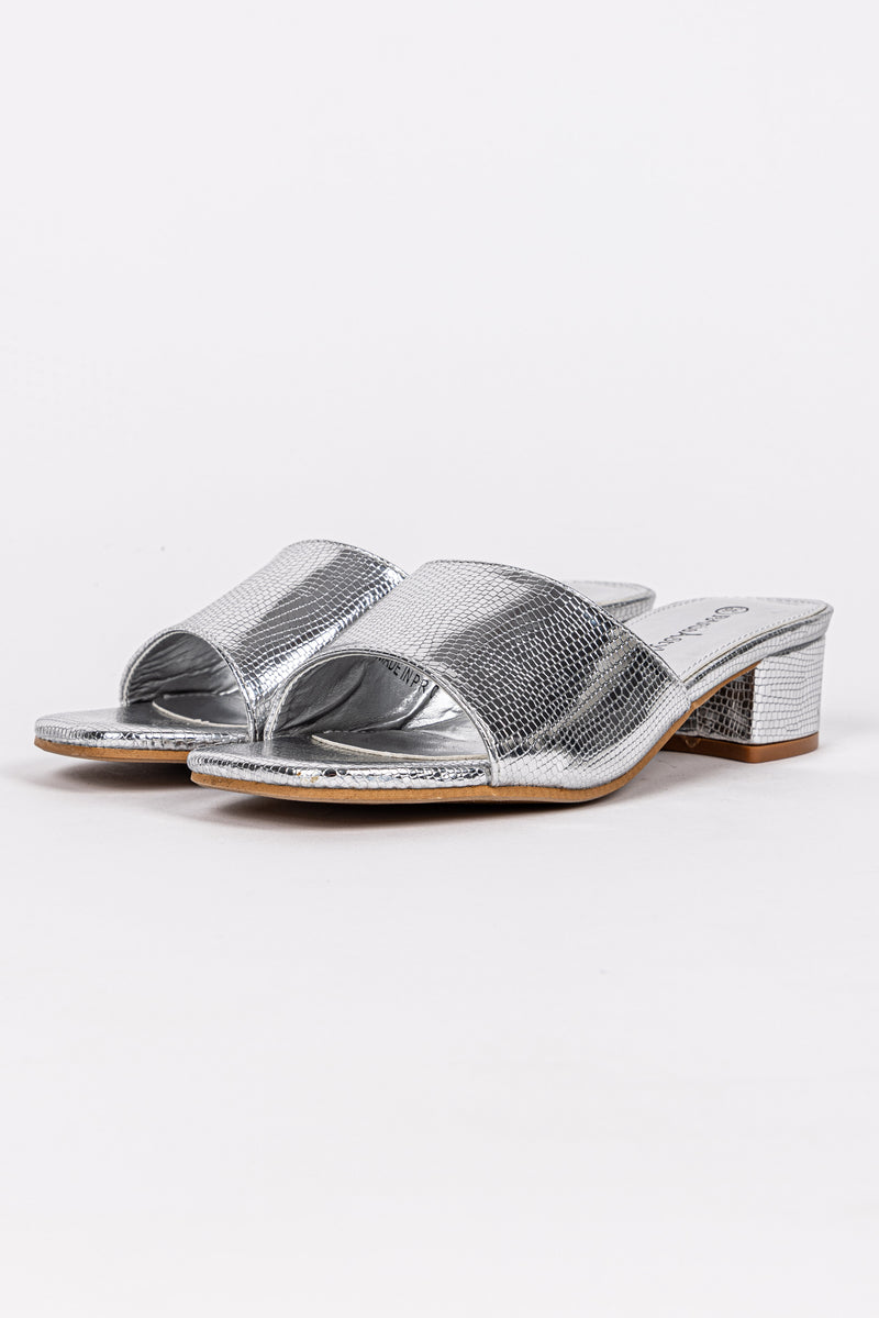 SHINY HEELED SANDALS