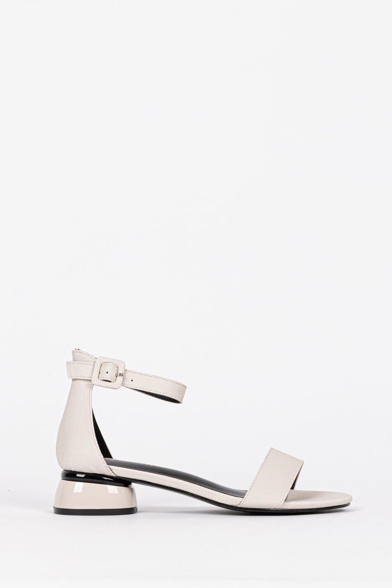 FLAT SANDALS WITH ANKLE STRAPS