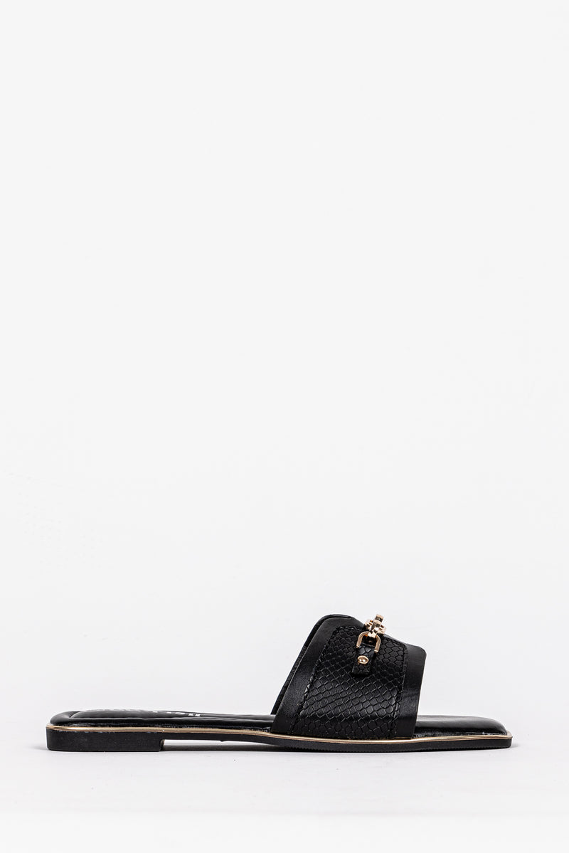 DETAILED FLAT SANDALS