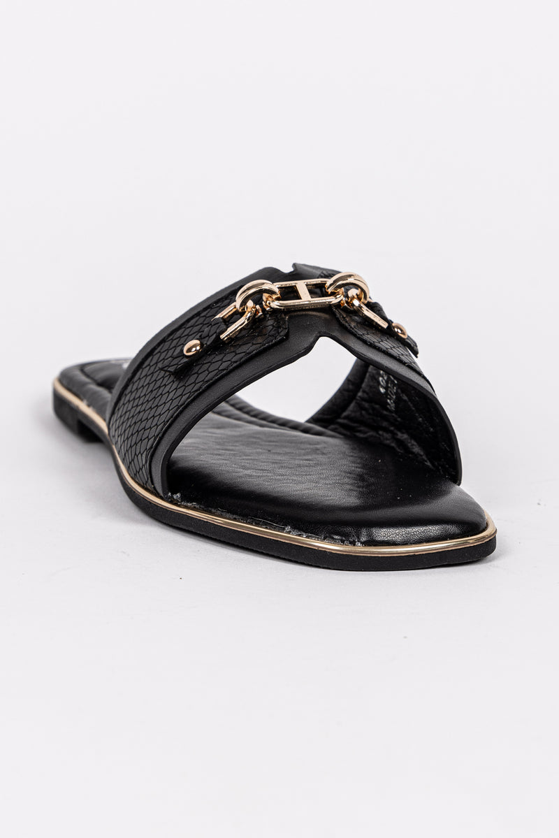 DETAILED FLAT SANDALS