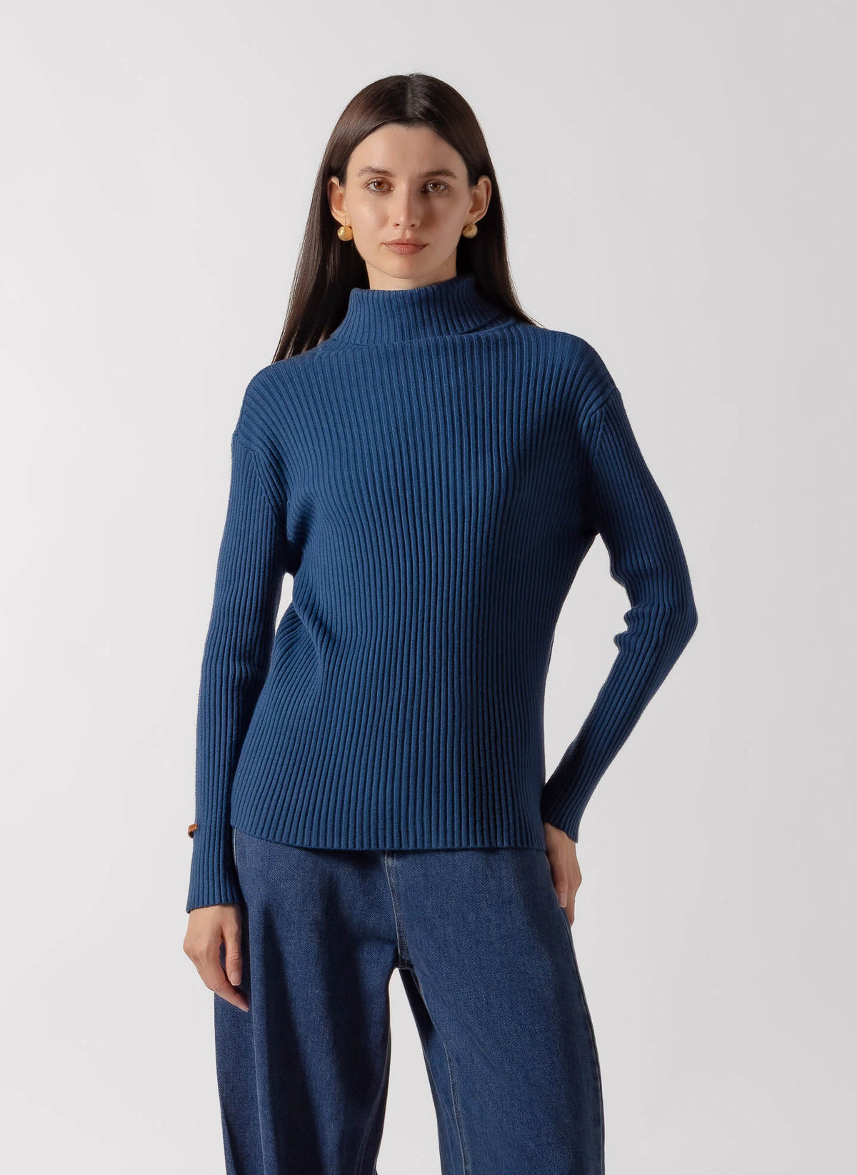 RIBBED TURTLENECK SWEATER