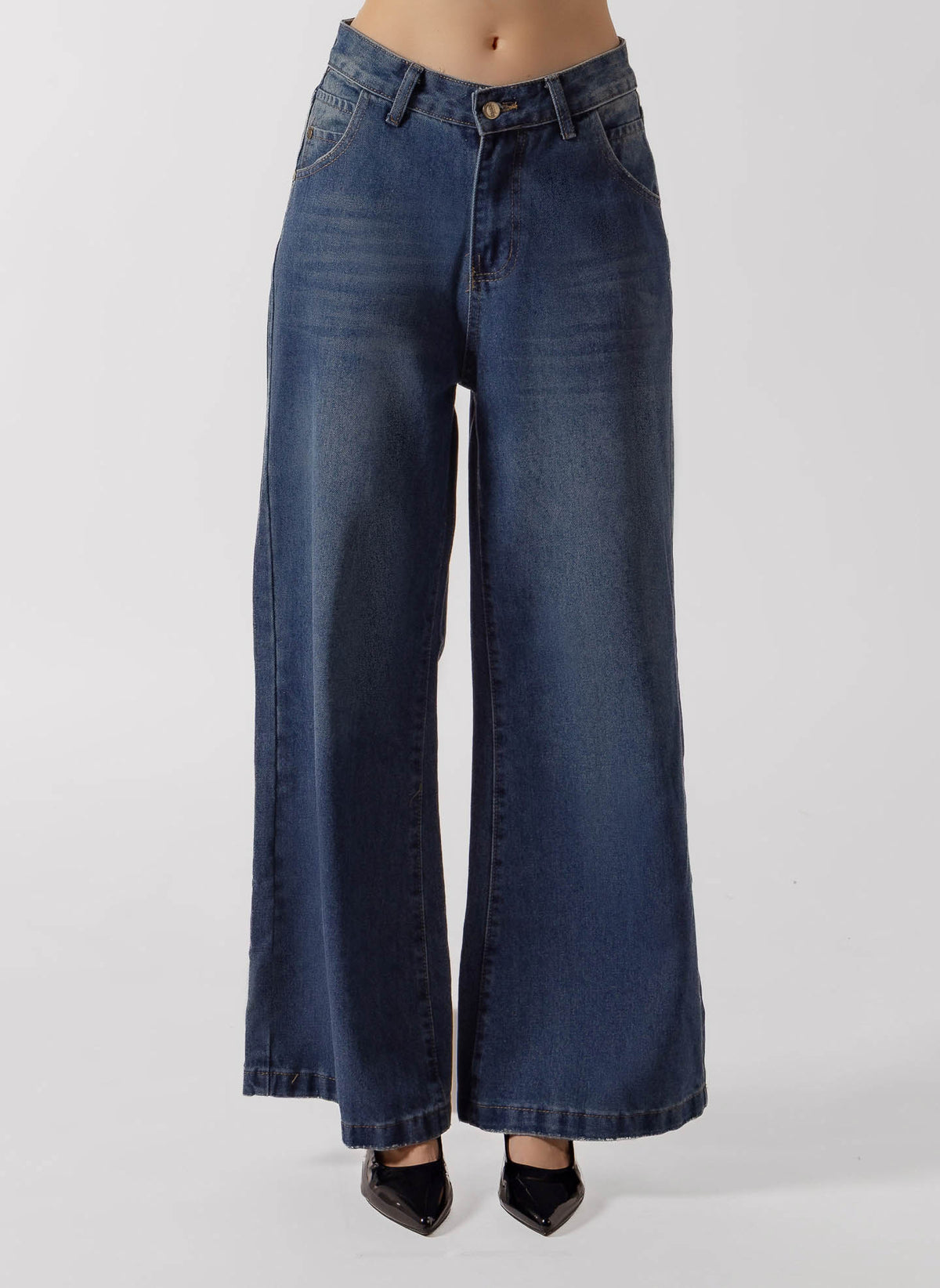 LIGHT WASH WIDE LEG JEANS