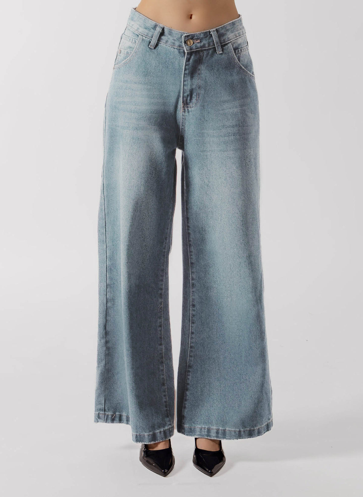 LIGHT WASH WIDE LEG JEANS