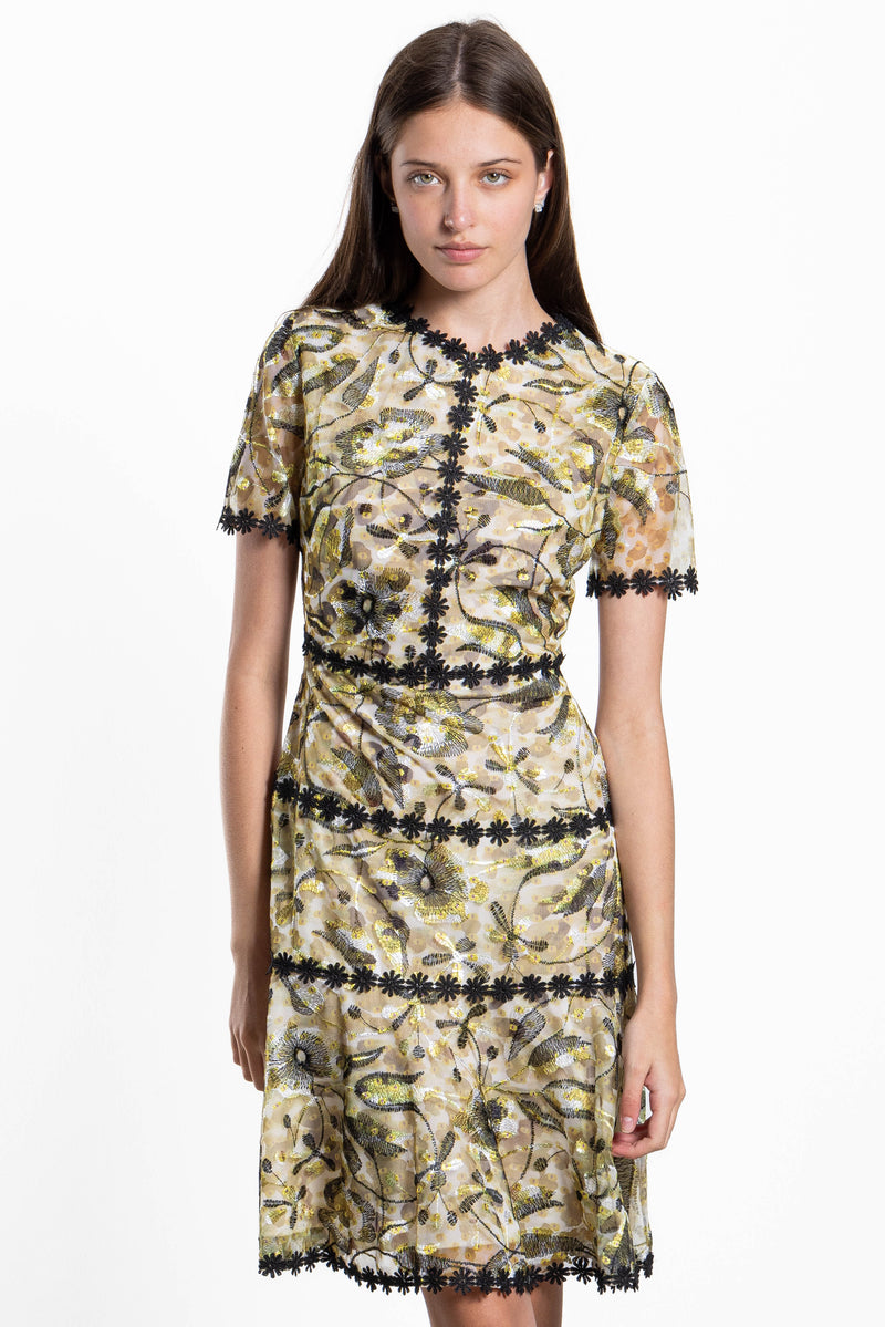 DETAIL EMBROIDERED SHORT DRESS