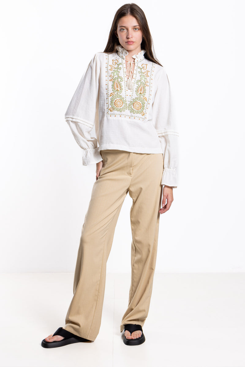 DETAIL EMBROIDERY LINEN BLEND TOP