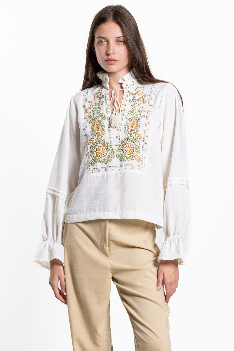 DETAIL EMBROIDERY LINEN BLEND TOP