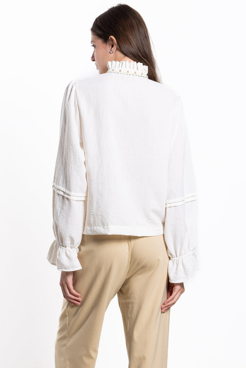 DETAIL EMBROIDERY LINEN BLEND TOP