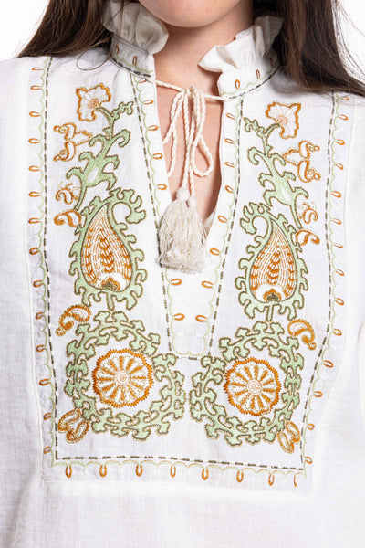 DETAIL EMBROIDERY LINEN BLEND TOP