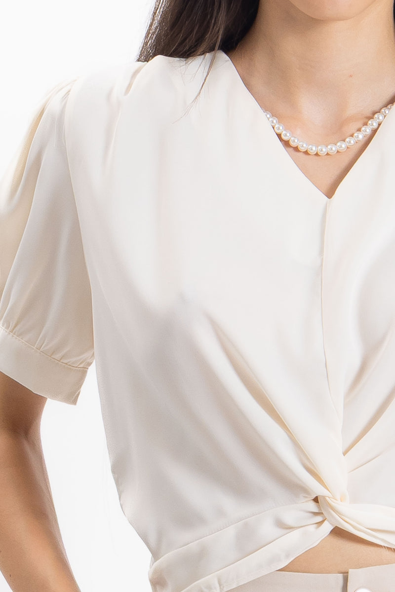DETAILED SATIN TOP WITH NECKLACE