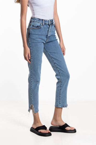 DETAIL STUDDED JEANS WITH RHINESTONES