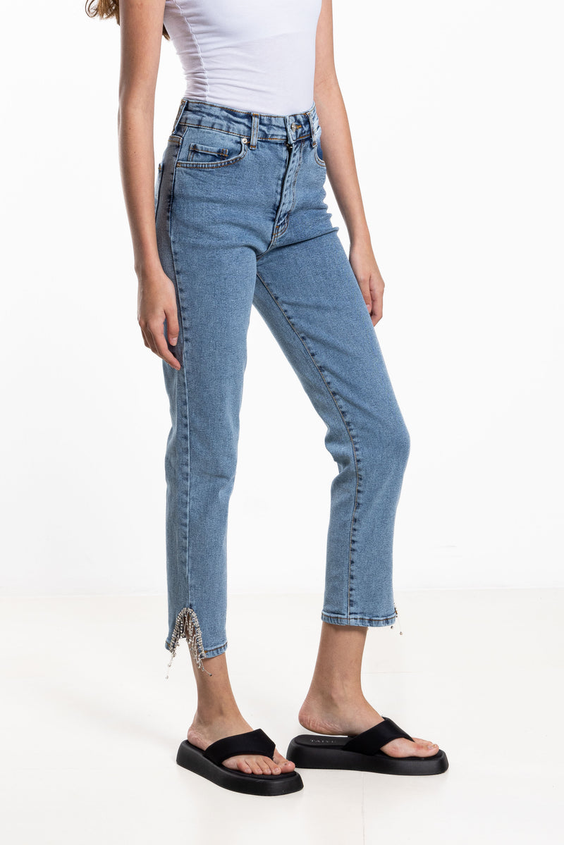 DETAIL STUDDED JEANS WITH RHINESTONES