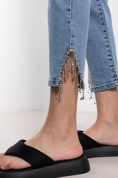 DETAIL STUDDED JEANS WITH RHINESTONES