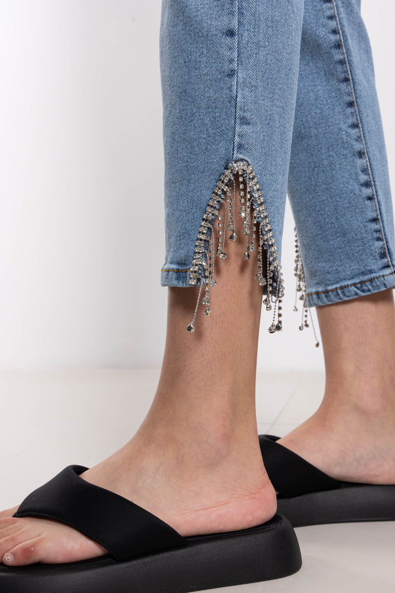 DETAIL STUDDED JEANS WITH RHINESTONES