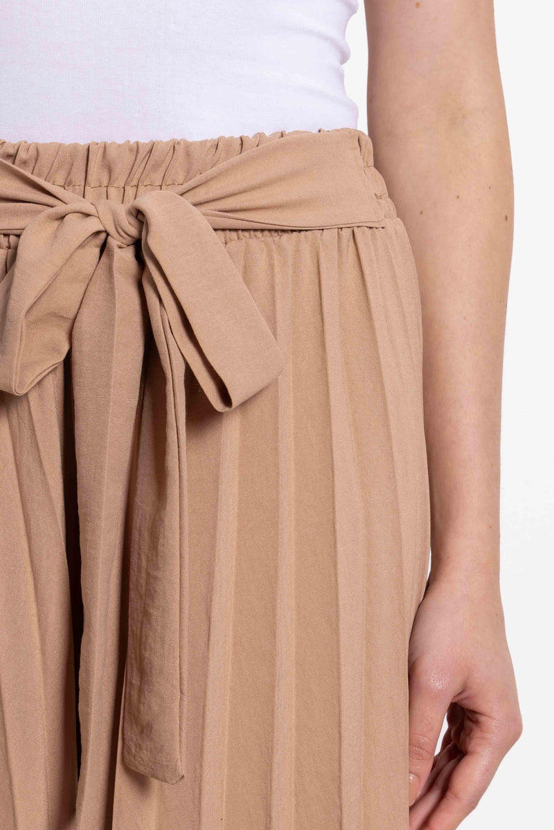 PLEATED WIDE-LEG TROUSERS