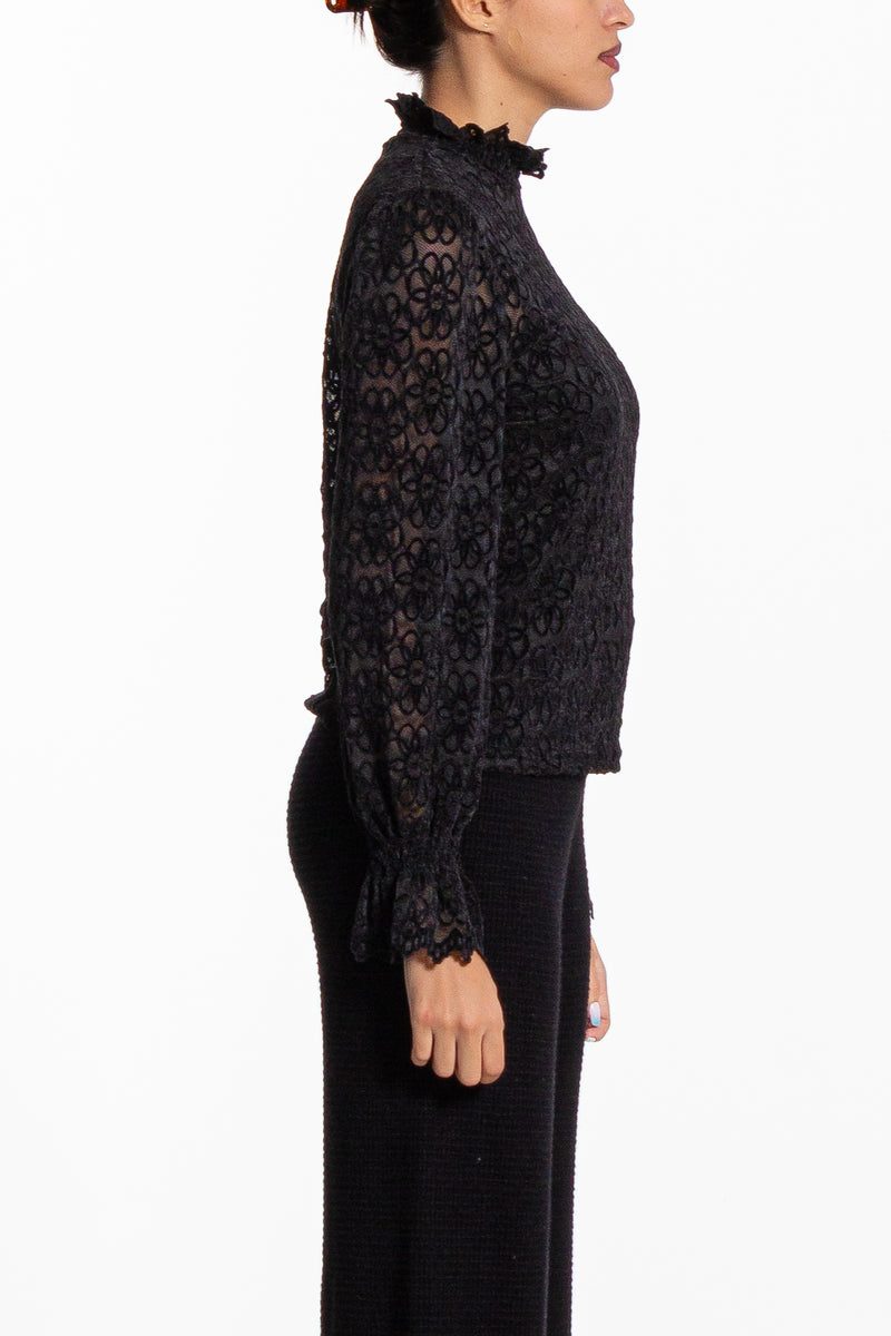 DETAILED LACE BLOUSE