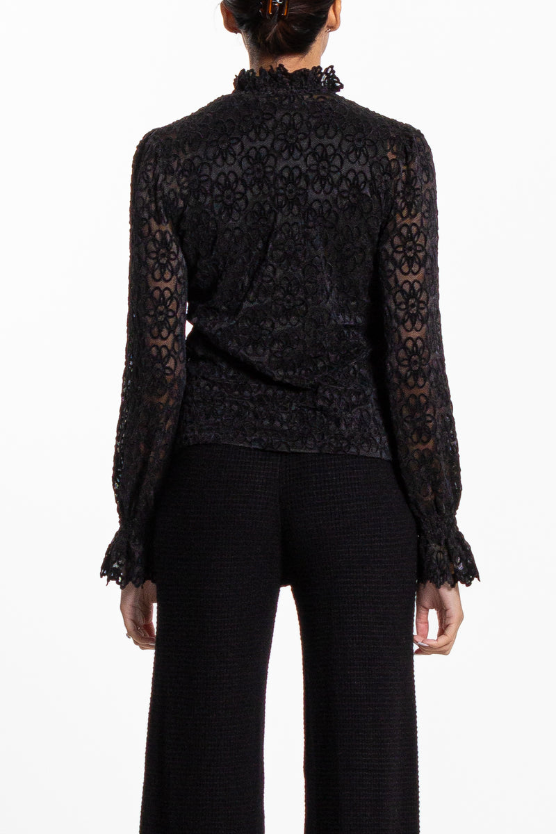 DETAILED LACE BLOUSE