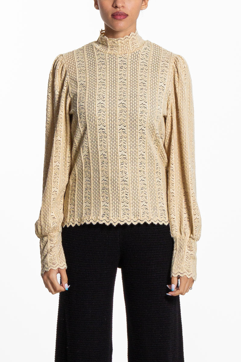 DETAILED LACE TOP