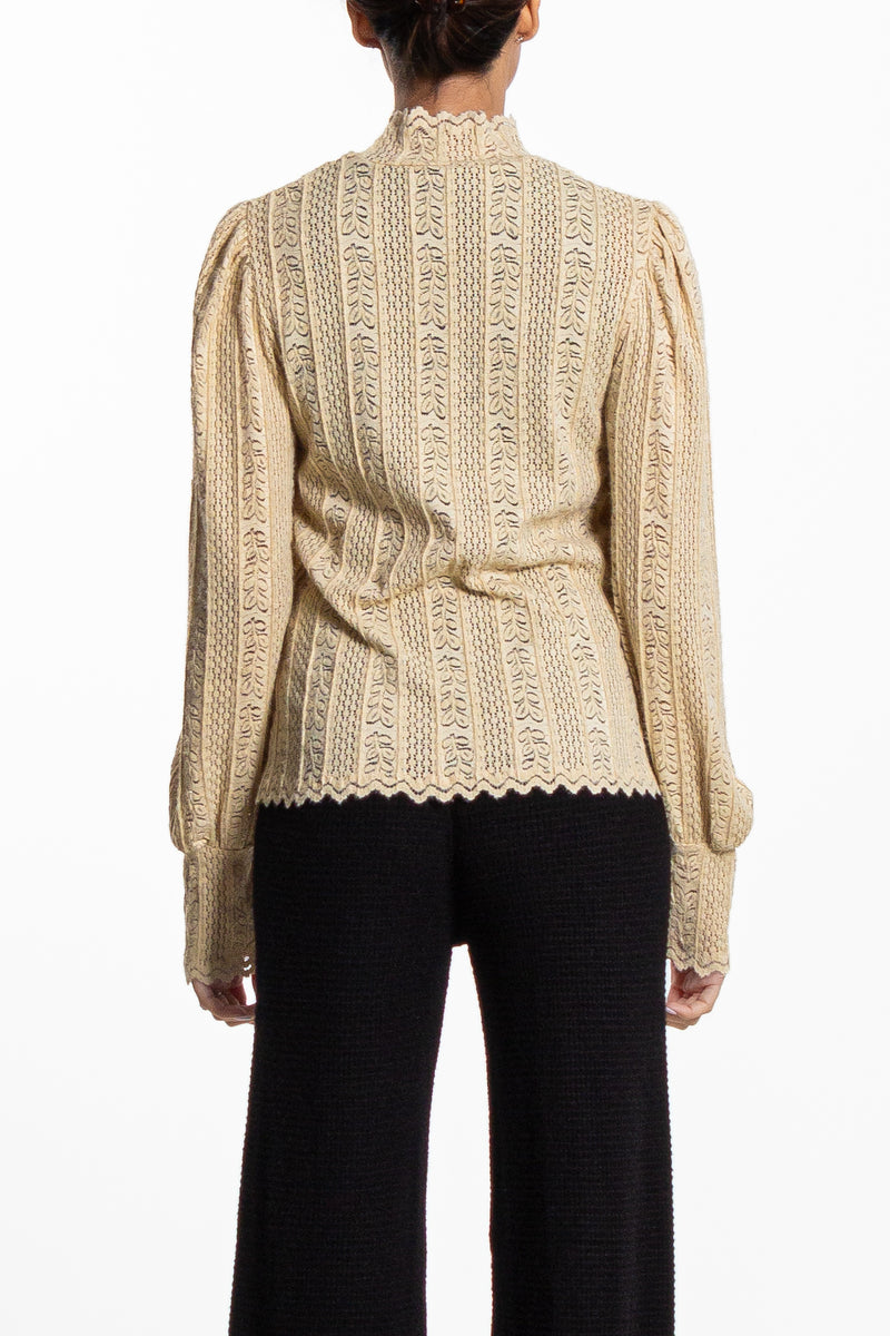 DETAILED LACE TOP
