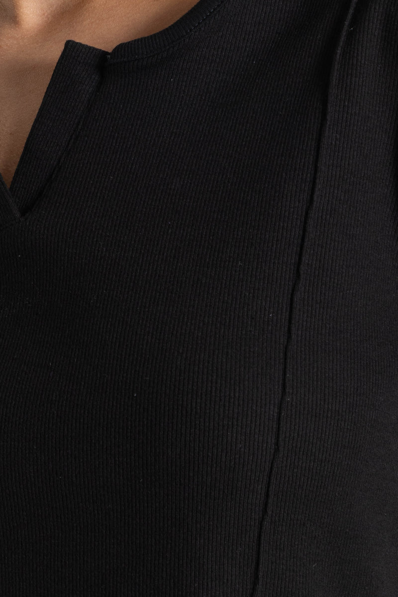 DETAILED RIBBED TOP