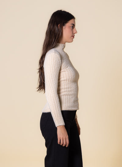 DETAILED SOFT KNITTED TOP