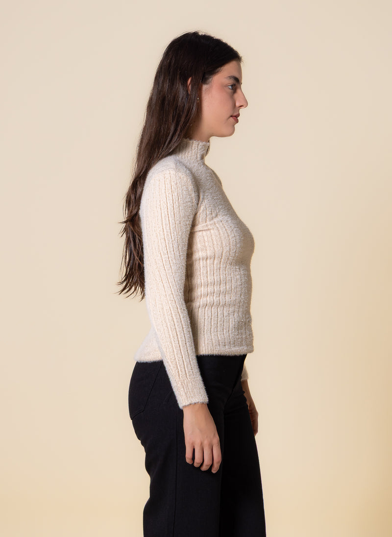 DETAILED SOFT KNITTED TOP