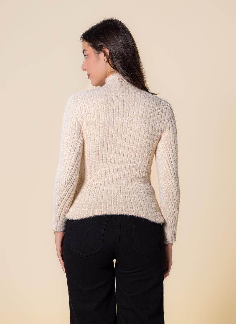 DETAILED SOFT KNITTED TOP