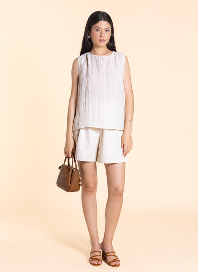 COMFORT LIGHTWEIGHT DETAILED TOP
